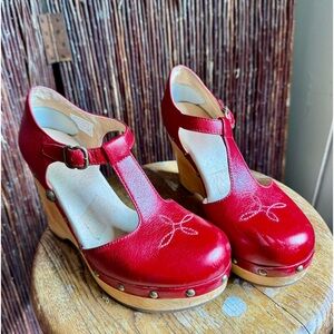 UGG Red leather wooden platform Maryjane